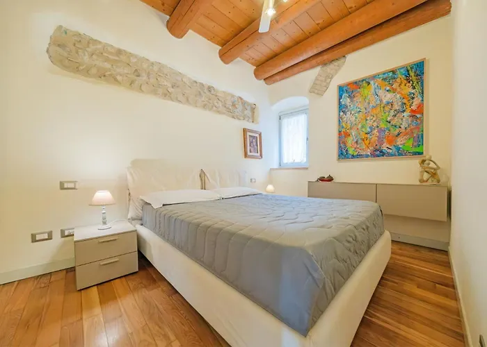 Apartmentsgarda - Borgo Garibaldi アパート *