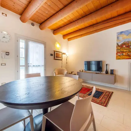 Apartmentsgarda - Borgo Garibaldi Apartment