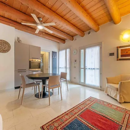 Apartmentsgarda - Borgo Garibaldi Apartment *