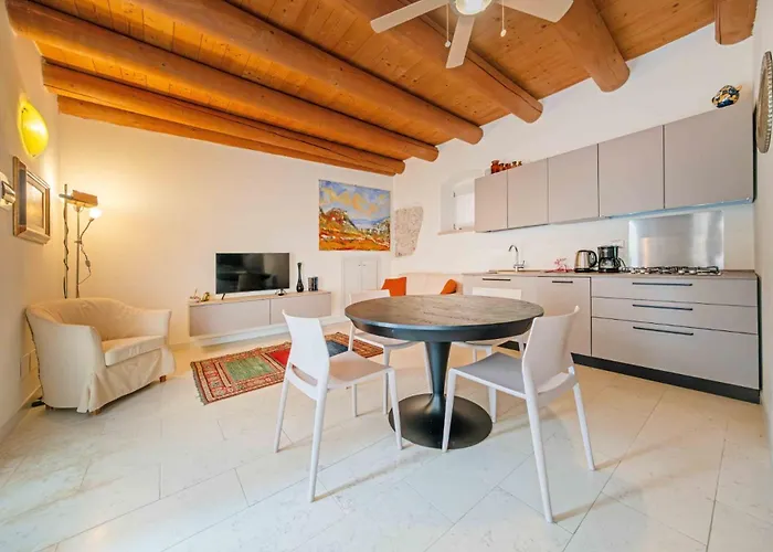 شقة Apartmentsgarda - Borgo Garibaldi باردولينو